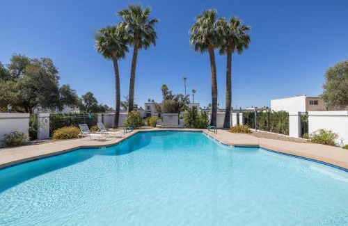Chateau De Vie Four Apartment | Scottsdale Orange Blossom