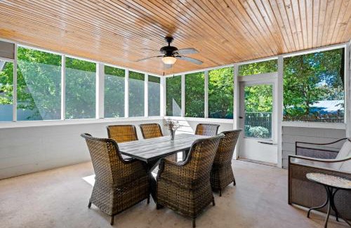 Greater South River City House | Screened-in Porch Walkable to SoCO