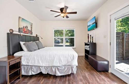 Greater South River City House | Screened-in Porch Walkable to SoCO