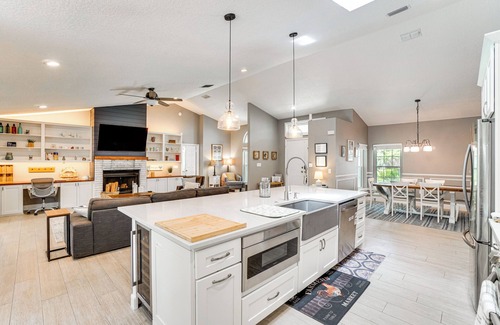 Orlando House | Screened Lanai + Fenced Yard: Luxe Orlando Home