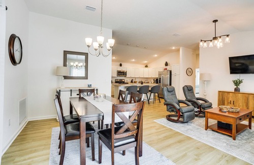 Okahumpka House | Screened Lanai: New-Build Home in The Villages!