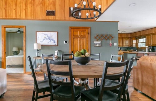 Farmerville House | Screened Patio, King Beds, Fresh & Clean, Games