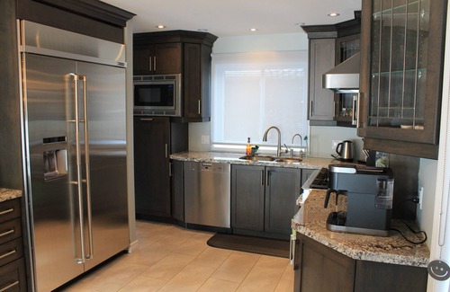 Valentia Cottage | Scugog Lake House with hot tub and Sauna