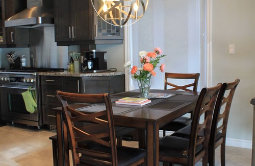 Valentia Cottage | Scugog Lake House with hot tub and Sauna