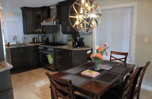 Valentia Cottage | Scugog Lake House with hot tub and Sauna