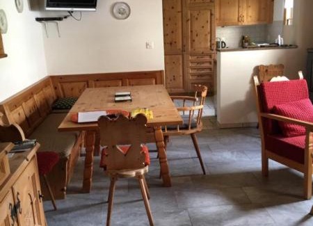 Engadin Scoul Apartment | Scuol in schönem Engadinerhaus