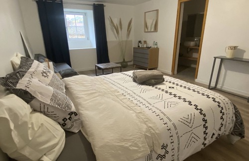 Le Val-d'Esnoms Bed & Breakfast | Se Poser à la Campagne au Bord de la Piscine