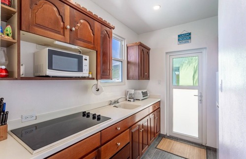 West End Condo | Sea Breeze - AppleSurf! Beachfront one bedroom in Apple Bay