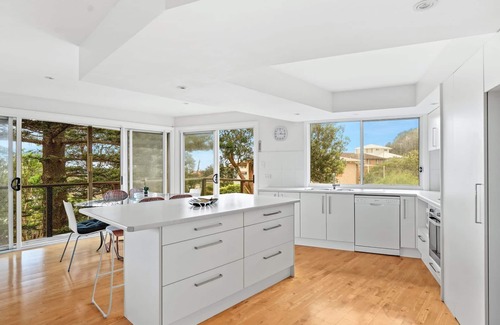 Forresters Beach House | Sea Breeze