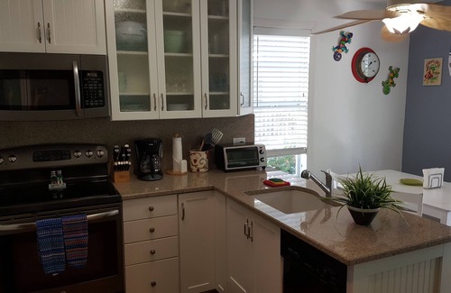 Truman Annex Cottage | Sea Breeze Cottage 2 Large Decks, pool, free parking/wifi in Truman Annex