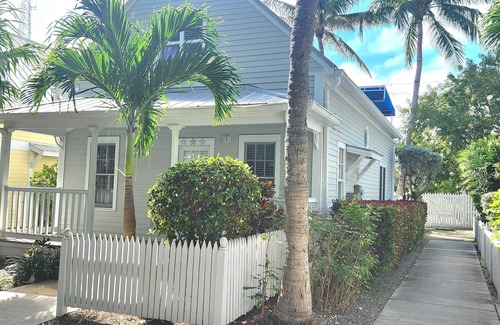 Truman Annex Cottage | Sea Breeze Cottage 2 Large Decks, pool, free parking/wifi in Truman Annex
