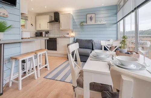 Mumbles Ski Chalet | Sea Breeze in the beautiful Swansea