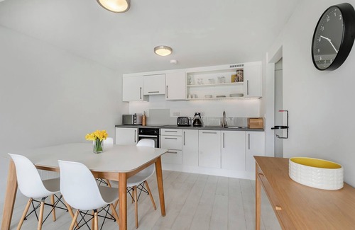 Millendreath Apartment | Sea Breeze Premier apartments are perfect for a getaway with friends.