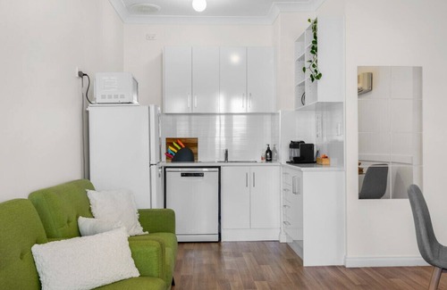 Victor Harbor Apartment | SEA BREEZE @ Smugglers Inn self contained apartment
