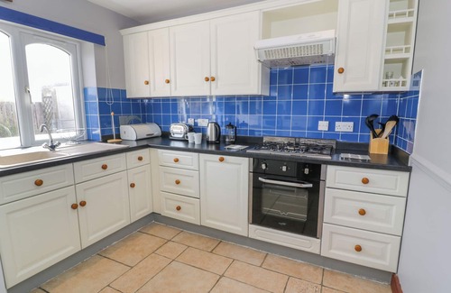 Dinas Dinlle House | SEA BREEZE, with a garden in Dinas Dinlle
