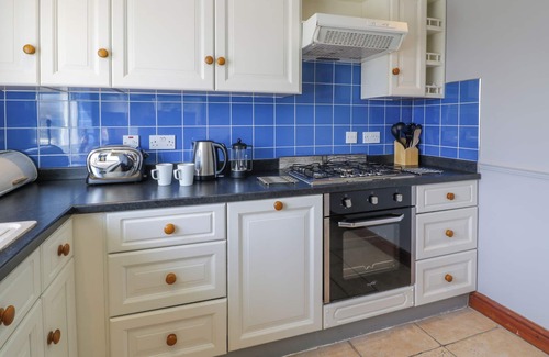 Dinas Dinlle House | SEA BREEZE, with a garden in Dinas Dinlle