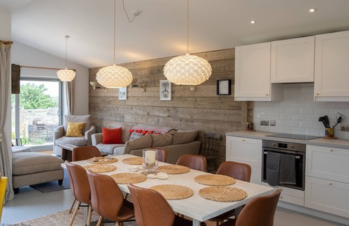 Pagham Cottage | Sea Breezes by Inspire Stays - a home that sleeps 8 guests in 4 bedrooms