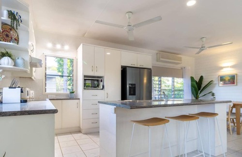 Rapid Creek House | Sea Breezes on the Foreshore | Massive Pool