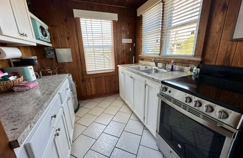 Kill Devil Hills Cottage | Sea Captain's Cottage 2; Oceanfront Cottage Court