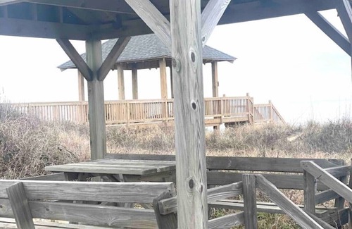 Kill Devil Hills Cottage | Sea Captain's Cottage 2; Oceanfront Cottage Court