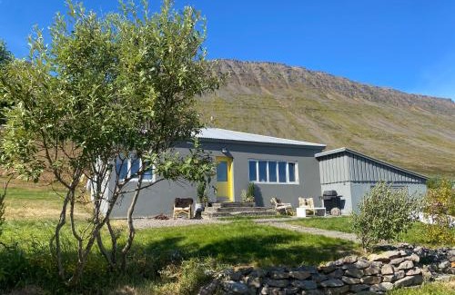 Suðavik House | Sea, fjord & mountain view house