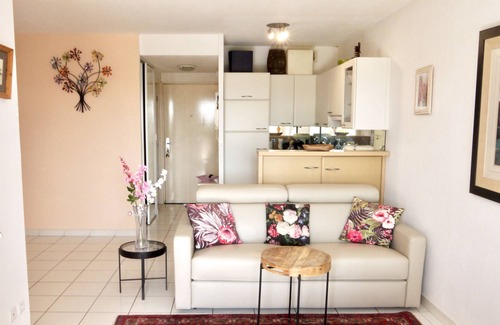 La Cote Radieuse Apartment | Sea Front Ground Floor Apartment. Large terrace, pool, air con.