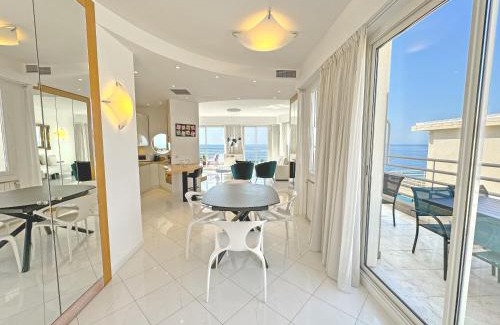Les Baumettes Apartment | Sea Front Penthouse Cote d Azur
