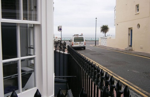 Kemptown House | Sea Front views, 5 min seafront walk to Brighton Pier