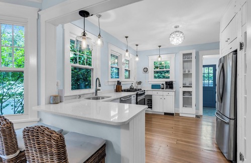 Point Pleasant Beach House | Sea Glass Cottage - Coastal Retreat in Charming Neighborhood. One Block to Town