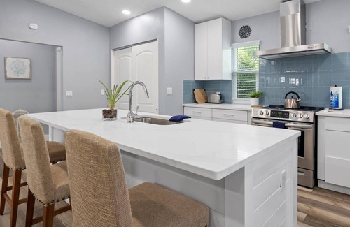 St. Petersburg - Clearwater Apartment | Sea Glass Cottage - Charming Apartment Minutes to St Pete Downtown