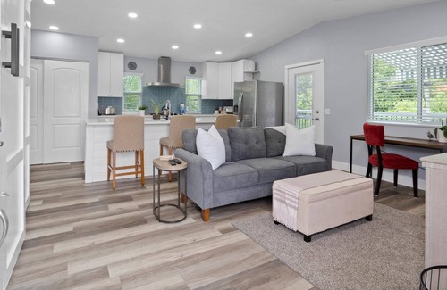 St. Petersburg - Clearwater Apartment | Sea Glass Cottage - Charming Apartment Minutes to St Pete Downtown