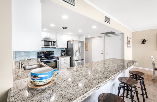 Port Aransas Condo | Sea Gull #103: Beachfront 2 Bedroom 2 Bathroom With Spectacular Views and 24 Hour Management