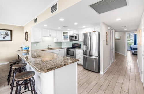 Port Aransas Condo | Sea Gull #103: Beachfront 2 Bedroom 2 Bathroom With Spectacular Views and 24 Hour Management