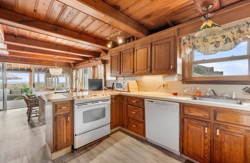 Sagamore Beach Cottage | Sea Haven Cottage: Nautical Charm Awaits