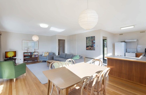 Pambula Beach Cabin | Sea Home with a view - Pet friendly