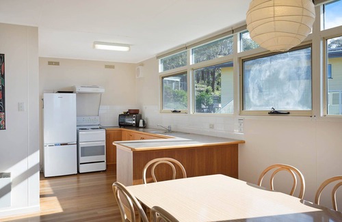 Pambula Beach Cabin | Sea Home with a view - Pet friendly