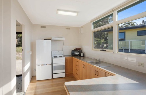 Pambula Beach Cabin | Sea Home with a view - Pet friendly