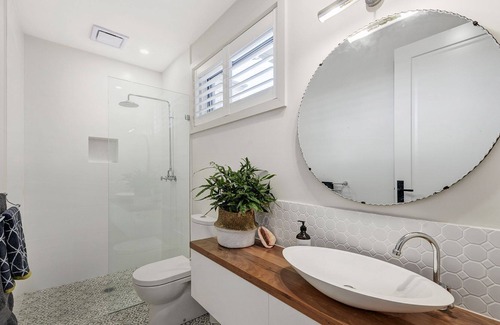 Flinders House | Sea La Vie - walking distance to the beach and the charming village of Flinders