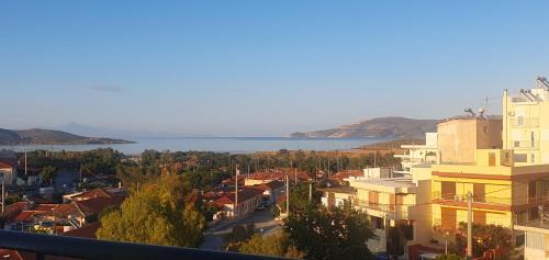 Lavreotiki Apartment | Sea & Mountain Apartment Close to Port and City