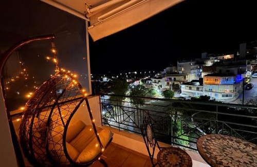 Lavreotiki Apartment | Sea & Mountain Apartment Close to Port and City