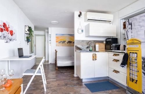 Haifa Apartment | Sea & Mountain View Apt in Upscale Area, Fast Wi-Fi, Minutes from Carmel Center
