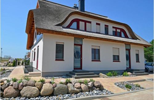 Glowe House | Sea noise 18 Comfortable holiday residence