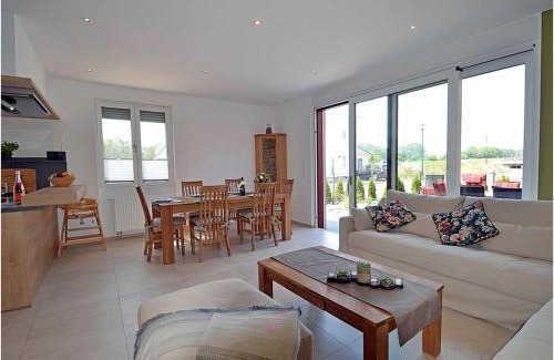 Glowe House | Sea noise 18 Comfortable holiday residence