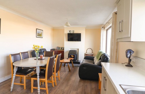 Lahinch Cottage | SEA PARK COTTAGE, pet friendly in Lahinch, County Clare