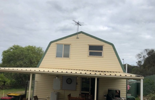 Lake Wangary House | Sea Song - Comfort & Convenience for Up to 12 Guests Near the Seaside