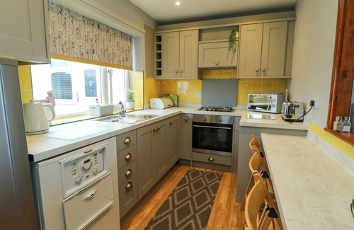 Dinas Dinlle House | SEA SPRAY, with a garden in Dinas Dinlle