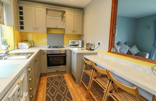 Dinas Dinlle House | SEA SPRAY, with a garden in Dinas Dinlle