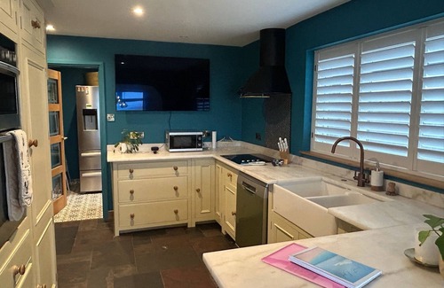 Pagham House | Sea Urchins Bungalow on Pagham Beachfront sleeps up to 8, Pet Friendly