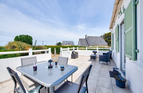 Plouneour-Brignogan-Plages Apartment | Sea View – 100m from the Beach – 4 adults, 1 child