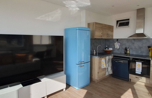 Toulon Apartment | Sea View 180° – AC, 2BR, Walk to Station & Port